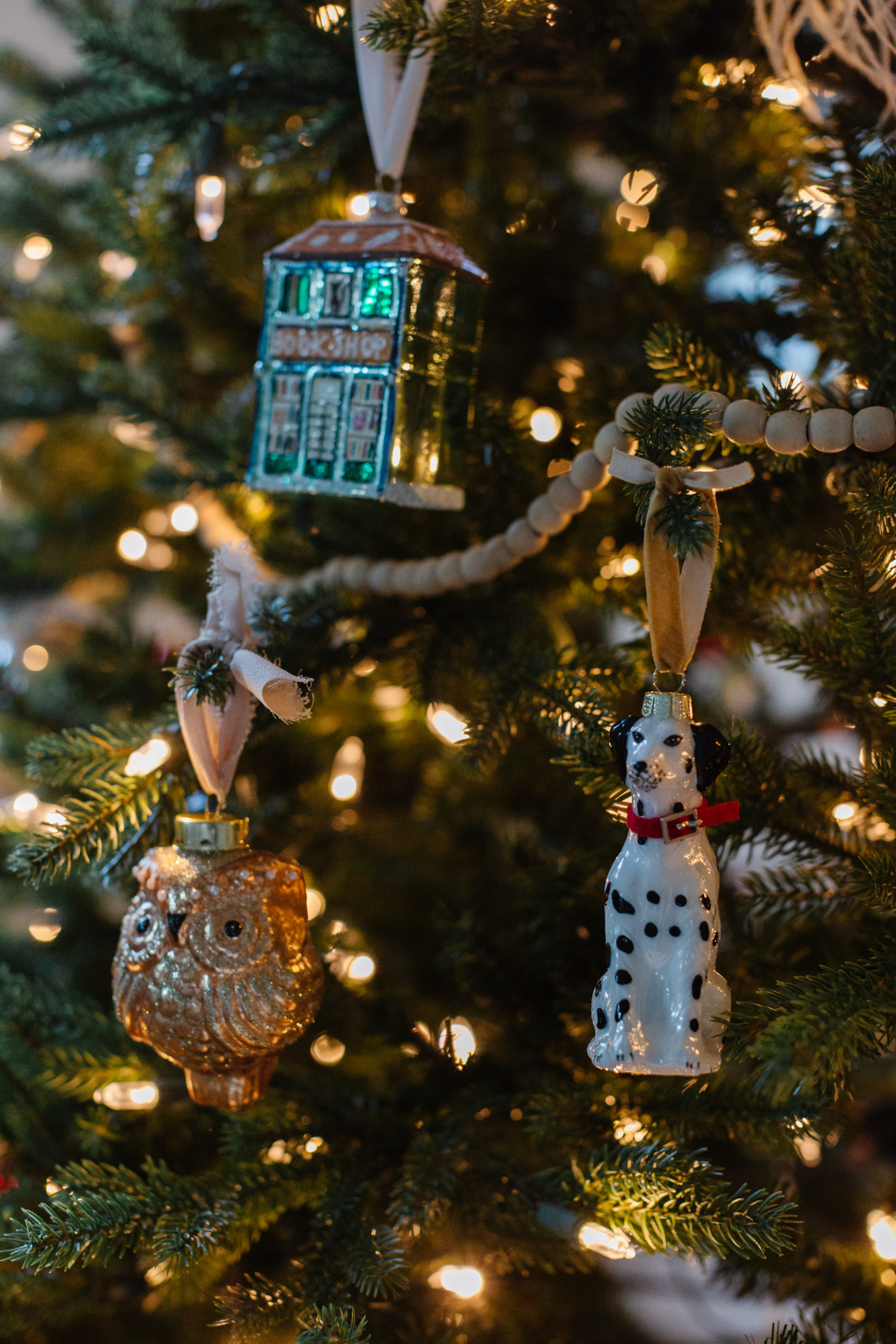 Adding Ribbon to Your Christmas Ornaments | Elizabeth Johnson Photography